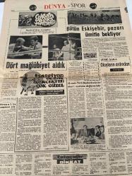 DÜNYA GAZETESİ - DOĞUM GÜNÜ HEDİYESİ (TURKISH NEWSPAPPER) - 17 HAZİRAN 1971 -  SADECE DÖRT SAYFADIR -Fahri Rıfkı Atay-Ekrem Acuner-Hakan Duman-Şefik Erensu-Sinasi Orel-Bedi Faik-Cemil Sena-Willy Brandt-Burhaneddin Semi-Muvaffak İhsan-Franca Antonini-Muharrem Atıkan-Kadir Sayın-Olcay Başarır-Şakir Suter-Doğan Talay-Başbakanlık tezkeresi yeraltı teşkilatını açıkladı-Tabii Senatör Acuner ve arkadaşları idam talebi ile yargılanacaklar-İstanbulda iki kızıl eşkıya daha yakalandı-TRTye ödül işi 958 bin liraya malolmuş-Özel sektör hor görülmemelidir-Zam kararlarının altında yeni hükümet üyelerinin imzaları vardır-Ticaret heyetlerinin yüzde otuzu casustur-Dolar Asya ülkelerinde düşmeye devam ediyor-Türkiyeye 20 günde 40 bin izinli işçi geldi-Hasta üniversite tedavi edilecek-Atatürk ilkeleri komisyon kuruldu-5 yıl ayrı kalan eşler boşanabilecek-Aşk ahlakı-Hür düşünce hür fikir-Pazar sohbeti oyun-Görüşler birincilik kazanan nutuk-Karga bana dedi ki-İkinci adam-Avrupa boks şampiyonası-Dört mağlubi