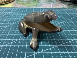 Vintage Pirinç Kurbağa Figür – Dekoratif & Koleksiyonluk