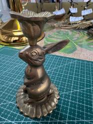 Vintage Pirinç Tavşan Figürlü Şamdan / Mumluk – Dekoratif & Koleksiyonluk