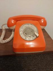 Renkli Retro Çevirmeli Telefon