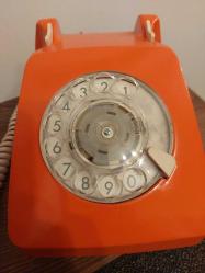 Renkli Retro Çevirmeli Telefon