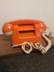 Renkli Retro Çevirmeli Telefon