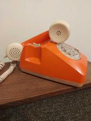 Renkli Retro Çevirmeli Telefon