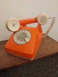Renkli Retro Çevirmeli Telefon