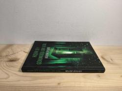 Hiçbir Şey Göründüğü Gibi Değil (1.Baskı)