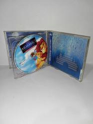 Vcd Aslan Kral 2 Simba'nın onuru özel versiyon. Orijinal. Türkçe dublaj. 2 cd. Cdlerde çalışmasını etkilemeyen yoğun çizikler var. Baştan sona sorunsuz çalışıyor