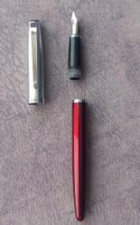 AKBANK LOGOLU İRİDİUM POİNT PARİS DOLMA KALEM.  KONDİSYON YÜKSEK KOLEKSİYONLUK.  ÇOK ZARİF VE NADİR