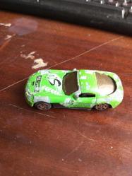 1:64 ölçekli die-cast model araç. Yıpranmış