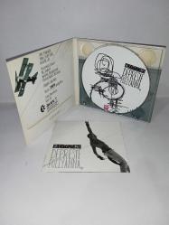 CD Alex Tataryan Depresif Pollyanna Alextronika. Orijinal. Dinlemeyi etkilemeyen çizikler var. sorunsuz çalışıyor.