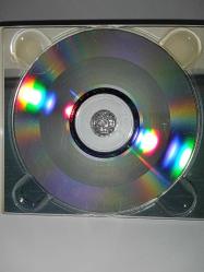 CD Alex Tataryan Depresif Pollyanna Alextronika. Orijinal. Dinlemeyi etkilemeyen çizikler var. sorunsuz çalışıyor.