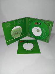 CD Pinhani başka şeyler albümü. Orijinal. Disk 10 üzerinden 9.5 sorunsuz çalışıyor koleksiyonluk