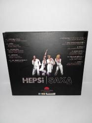 CD Grup Hepsi şaka albümü. Orijinal. Disk 10 üzerinden 9.9 temiz Sorunsuz çalışıyor. Kitapçıklar çok iyi durumda koleksiyonluk