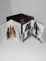 CD Grup Hepsi şaka albümü. Orijinal. Disk 10 üzerinden 9.9 temiz Sorunsuz çalışıyor. Kitapçıklar çok iyi durumda koleksiyonluk