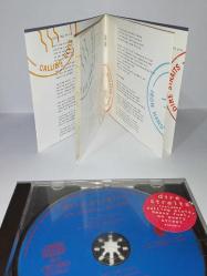 Cd Dire straits on every street albümü. Orijinal. 1991 İngiltere baskı. Dinlemeyi etkilemeyen çizikler var, sorunsuz çalışıyor. Kartonet temiz koleksiyonluk
