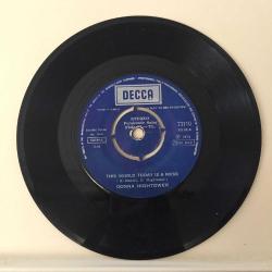 Donna Hightower / This World Today Is A Mess - Dreams Like Mine / Turkey 1973 / 45rpm / *Soul*