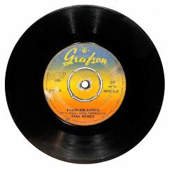 Zeki Müren – Fakir Bir Şairim & Gözlerimden Yüzün Kulaklarımdan Sesin Silinmedi Plak (10/6) PLK26839