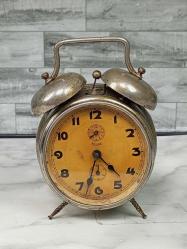 Antika Değerinde Alman Kienzle Kurmalı ve Çift Çanlı Alarmlı Masa Saati