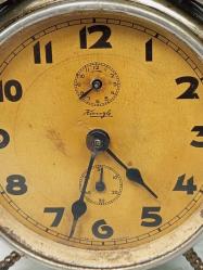 Antika Değerinde Alman Kienzle Kurmalı ve Çift Çanlı Alarmlı Masa Saati