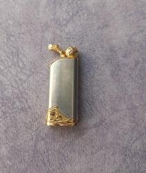 2002 FİFA WORLD CUP LOGOLU ÇAKMAK. BOYALAR HAFİF DEFORME OLMUŞ.  24 YILLIK ÇAKMAK.  MEKANİZMASI SAĞLAM.  DOLDURUP TEST ETMEDİM.  KOLEKSİYONLUK ÇOK NADİR