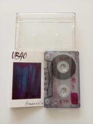 UB40 C'est La Vie , Desert Sand,Promises And Lies,Bring Me Your Cupi,Higher Groung, Reggae Music 1993 Türkiye Baskı Kaset A1 C'est La Vie 4:31 A2 Desert Sand 4:48 A3 Promises And Lies 3:38 A4 Bring Me Your Cup 5:41 A5 Higher Ground 4:21 A6 Reggae Music 4:06 B1 Can't Help Falling In Love 3:27 B2 Now And Then 3:40 B3 Things Ain't Like They Used To Be 4:01 B4 It's A Long Long Way 4:29 B5 Sorry 4:27