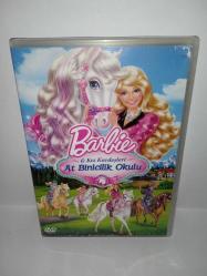 DVD Barbie & kız kardeşleri at binicilik okulu. Orijinal. Türkçe dublaj. Çalışmasını etkilemeyen çizikler var, sorunsuz çalışıyor. Koleksiyonluk