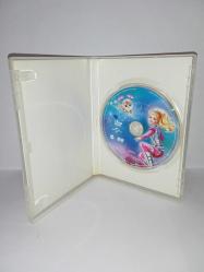 DVD Barbie Uzay Macerası. Orijinal. Türkçe dublaj. Çalışmasını etkilemeyen çizikler var, sorunsuz çalışıyor. Koleksiyonluk