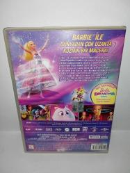 DVD Barbie Uzay Macerası. Orijinal. Türkçe dublaj. Çalışmasını etkilemeyen çizikler var, sorunsuz çalışıyor. Koleksiyonluk