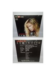 Cd Zerrin Özer sevildiğini bil albümü. Orijinal 1991 pembe bandrollü dönem baskı albüm. Dinlemeyi etkilemeyen yoğun çizikler var, baştan sona sorunsuz çalışıyor. Kartonet 10/9