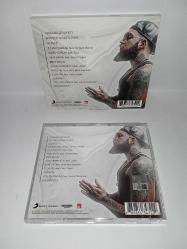 Cd Server Uraz (PİT10) Yılan hikayesi albümü. Orijinal. Disk ve kartonet tertemiz, sıfır ayarında. Sorunsuz çalışıyor. Koleksiyonluk. Feat. Tankurt Manas, Fery, sansar salvo, joker, Beta Berk Bayındır, Cegıd, Deniz Gürzumar