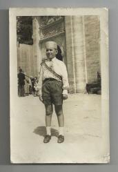 FOTO HAMZA - İSTANBUL / TARİHİ KAPI ÖNÜNDE SÜNNET ÇOCUĞU FOTOĞRAFI...