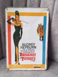 BREAKFAST AT TİFFANY'S FİLMİ TENEKE AFİŞ. FOTOĞRAFTA GÖRÜLDÜĞÜ GİBİDİR KOLEKSİYONLUK NADİR