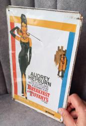 BREAKFAST AT TİFFANY'S FİLMİ TENEKE AFİŞ. FOTOĞRAFTA GÖRÜLDÜĞÜ GİBİDİR KOLEKSİYONLUK NADİR