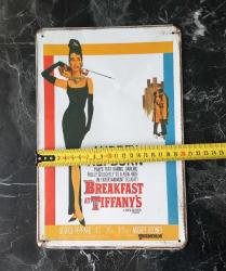 BREAKFAST AT TİFFANY'S FİLMİ TENEKE AFİŞ. FOTOĞRAFTA GÖRÜLDÜĞÜ GİBİDİR KOLEKSİYONLUK NADİR