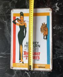 BREAKFAST AT TİFFANY'S FİLMİ TENEKE AFİŞ. FOTOĞRAFTA GÖRÜLDÜĞÜ GİBİDİR KOLEKSİYONLUK NADİR