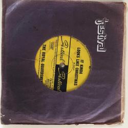 The Royal Guardsmen / Snoopy's Christmas - It Kinda Looks Like Christmas / Australia 1967 / 45rpm / *Christmas*