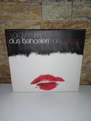 Cd + DVD Sezen Aksu yürüyorum düş bahçelerinde. Orijinal. Kitapçık mevcut. 2 Cd ve 1 Dvd. Cd lerde çalışmasını etkilemeyen çizikler var. Dvd temiz. Hepsi sorunsuz çalışıyor. Koleksiyonluk