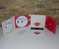 Cd + DVD Sezen Aksu yürüyorum düş bahçelerinde. Orijinal. Kitapçık mevcut. 2 Cd ve 1 Dvd. Cd lerde çalışmasını etkilemeyen çizikler var. Dvd temiz. Hepsi sorunsuz çalışıyor. Koleksiyonluk