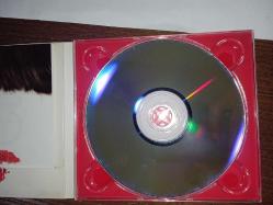 Cd + DVD Sezen Aksu yürüyorum düş bahçelerinde. Orijinal. Kitapçık mevcut. 2 Cd ve 1 Dvd. Cd lerde çalışmasını etkilemeyen çizikler var. Dvd temiz. Hepsi sorunsuz çalışıyor. Koleksiyonluk