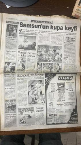 FOTOMAÇ SPOR GAZETESİ - TURKISH NEWSPAPER - DOĞUM GÜNÜ HEDİYESİ  - EKSİKSİZ TAM TAKIM GAZETE -2 AĞUSTOS 1999  AZİZ YILDIRIM - RIDVAN DİLMEN - SERGEN - ALPAY ÖZALAN - BOLİÇ - MOLDOVAN - JOHNSON - DIMAS - ABDULLAH - OGÜN - PREKO - MURAT YAKIN - MOSHOEU - TAYFUN - HENGEN - SCHAEFER - SHORUNMU - FELDKAMP - BRIEGEL - FATİH TERİM - HAGİ - TAFFAREL - K.HAKAN - ÜMİT - POPESCU - ARİF - SUAT - EMRE - MEHMET - SAFFET - OKAN - SÜLEYMAN SEBA - OULARE - FRANÇA - WEST - LOKVENC - SAVİÇEVİÇ - TUFAN - SERGIO - BÜLENT TULUN - METE RAZLIKLI  HENGEN KAVGASI - ŞAMPİYONLUK FENER’İN: TOSHACK VE BALİÇ’TEN MESAJ - WEST CİM-BOM’DA - LOKVENC ÇARŞAMBA GÜNÜ BELLİ OLACAK - TRABZONSPOR’A ÖZYAZICI’DAN SAVAŞ EMRİ - SAVİÇEVİÇ TEHLİKESİ - OULARE’YE AÇIK KAP - REAL’E KARŞI OYNUYORLAR - OĞÜN ŞİMDİ DAHA İYİ - SAKATLAR ÇABUK DÜZELDİ: RÜŞTÜ, TAYFUN, OĞÜN - TUĞFAN YİNE DÖKTÜRDÜ - REAL MADRİD İSTANBUL’DA: BALİÇ VE TOSHACK KEFİL - YILDIRIM: DİLMEN’E GÜVENİYORUZ - GALATASARAY’IN HEDEFİ: WEST VE LOKVENC - HAGİ VE SAVİÇEVİÇ: DEVLE