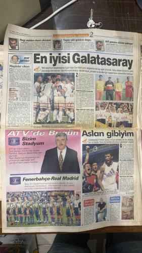 FOTOMAÇ SPOR GAZETESİ - TURKISH NEWSPAPER - DOĞUM GÜNÜ HEDİYESİ  - EKSİKSİZ TAM TAKIM GAZETE -2 AĞUSTOS 1999  AZİZ YILDIRIM - RIDVAN DİLMEN - SERGEN - ALPAY ÖZALAN - BOLİÇ - MOLDOVAN - JOHNSON - DIMAS - ABDULLAH - OGÜN - PREKO - MURAT YAKIN - MOSHOEU - TAYFUN - HENGEN - SCHAEFER - SHORUNMU - FELDKAMP - BRIEGEL - FATİH TERİM - HAGİ - TAFFAREL - K.HAKAN - ÜMİT - POPESCU - ARİF - SUAT - EMRE - MEHMET - SAFFET - OKAN - SÜLEYMAN SEBA - OULARE - FRANÇA - WEST - LOKVENC - SAVİÇEVİÇ - TUFAN - SERGIO - BÜLENT TULUN - METE RAZLIKLI  HENGEN KAVGASI - ŞAMPİYONLUK FENER’İN: TOSHACK VE BALİÇ’TEN MESAJ - WEST CİM-BOM’DA - LOKVENC ÇARŞAMBA GÜNÜ BELLİ OLACAK - TRABZONSPOR’A ÖZYAZICI’DAN SAVAŞ EMRİ - SAVİÇEVİÇ TEHLİKESİ - OULARE’YE AÇIK KAP - REAL’E KARŞI OYNUYORLAR - OĞÜN ŞİMDİ DAHA İYİ - SAKATLAR ÇABUK DÜZELDİ: RÜŞTÜ, TAYFUN, OĞÜN - TUĞFAN YİNE DÖKTÜRDÜ - REAL MADRİD İSTANBUL’DA: BALİÇ VE TOSHACK KEFİL - YILDIRIM: DİLMEN’E GÜVENİYORUZ - GALATASARAY’IN HEDEFİ: WEST VE LOKVENC - HAGİ VE SAVİÇEVİÇ: DEVLE