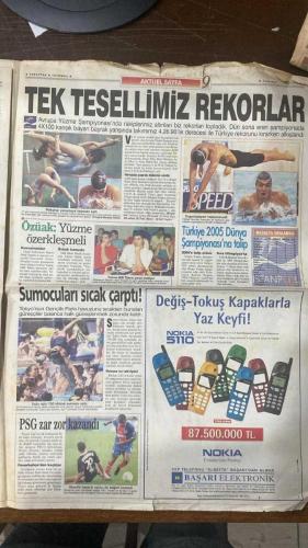 FOTOMAÇ SPOR GAZETESİ - TURKISH NEWSPAPER - DOĞUM GÜNÜ HEDİYESİ  - EKSİKSİZ TAM TAKIM GAZETE -2 AĞUSTOS 1999  AZİZ YILDIRIM - RIDVAN DİLMEN - SERGEN - ALPAY ÖZALAN - BOLİÇ - MOLDOVAN - JOHNSON - DIMAS - ABDULLAH - OGÜN - PREKO - MURAT YAKIN - MOSHOEU - TAYFUN - HENGEN - SCHAEFER - SHORUNMU - FELDKAMP - BRIEGEL - FATİH TERİM - HAGİ - TAFFAREL - K.HAKAN - ÜMİT - POPESCU - ARİF - SUAT - EMRE - MEHMET - SAFFET - OKAN - SÜLEYMAN SEBA - OULARE - FRANÇA - WEST - LOKVENC - SAVİÇEVİÇ - TUFAN - SERGIO - BÜLENT TULUN - METE RAZLIKLI  HENGEN KAVGASI - ŞAMPİYONLUK FENER’İN: TOSHACK VE BALİÇ’TEN MESAJ - WEST CİM-BOM’DA - LOKVENC ÇARŞAMBA GÜNÜ BELLİ OLACAK - TRABZONSPOR’A ÖZYAZICI’DAN SAVAŞ EMRİ - SAVİÇEVİÇ TEHLİKESİ - OULARE’YE AÇIK KAP - REAL’E KARŞI OYNUYORLAR - OĞÜN ŞİMDİ DAHA İYİ - SAKATLAR ÇABUK DÜZELDİ: RÜŞTÜ, TAYFUN, OĞÜN - TUĞFAN YİNE DÖKTÜRDÜ - REAL MADRİD İSTANBUL’DA: BALİÇ VE TOSHACK KEFİL - YILDIRIM: DİLMEN’E GÜVENİYORUZ - GALATASARAY’IN HEDEFİ: WEST VE LOKVENC - HAGİ VE SAVİÇEVİÇ: DEVLE