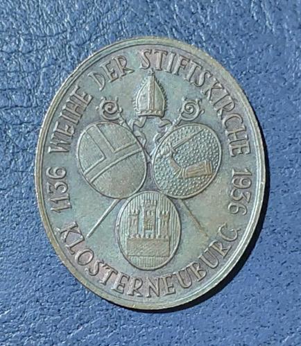 Avusturya, Aziz III. Leopold'un Ölümü'nün 800. Yıldönümü Temalı Hatıra Madalyon. Ön Yüz: Aziz (HL) Leopold'un Portresi ve Yazısı. Arka Yüz: Piskopos Şapkası ve Çapraz Asa, Üç Adet Oval Kalkan, Şehir Simgelerinin Sembolleri (Armaları) ve 1136-1936 