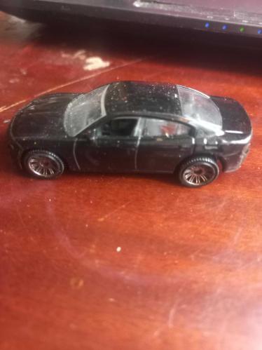Matchbox markasına ait siyah renkli bir 2018 Dodge