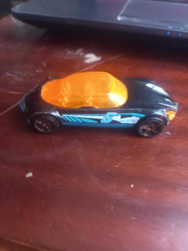 2008 Mattel tarafından üretilen siyah ve turuncu renklere sahip Hot Wheels Avant Garde modeli