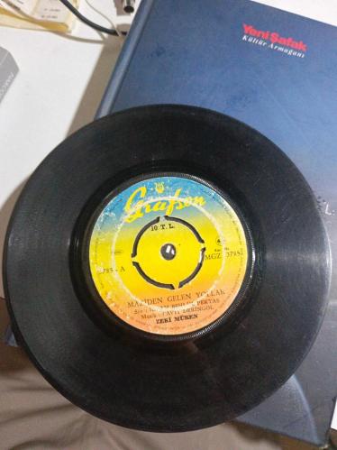 Zeki Müren anlatılmaz bin dert ile - maziden gelen yolculuk