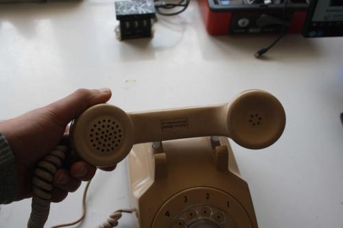 Retro Antika çevirmeli Telefon (isimsiz demir raf