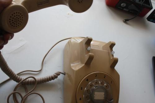 Retro Antika çevirmeli Telefon (isimsiz demir raf