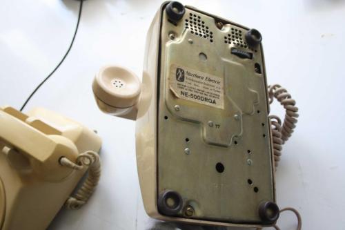 Retro Antika çevirmeli Telefon (isimsiz demir raf