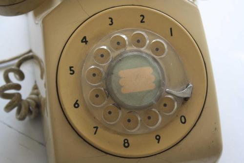 Retro Antika çevirmeli Telefon GÖZUKMEYEN HAFIF HASARLI  (isimsiz demir raf