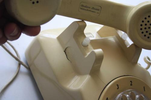 Retro Antika çevirmeli Telefon GÖZUKMEYEN HAFIF HASARLI  (isimsiz demir raf